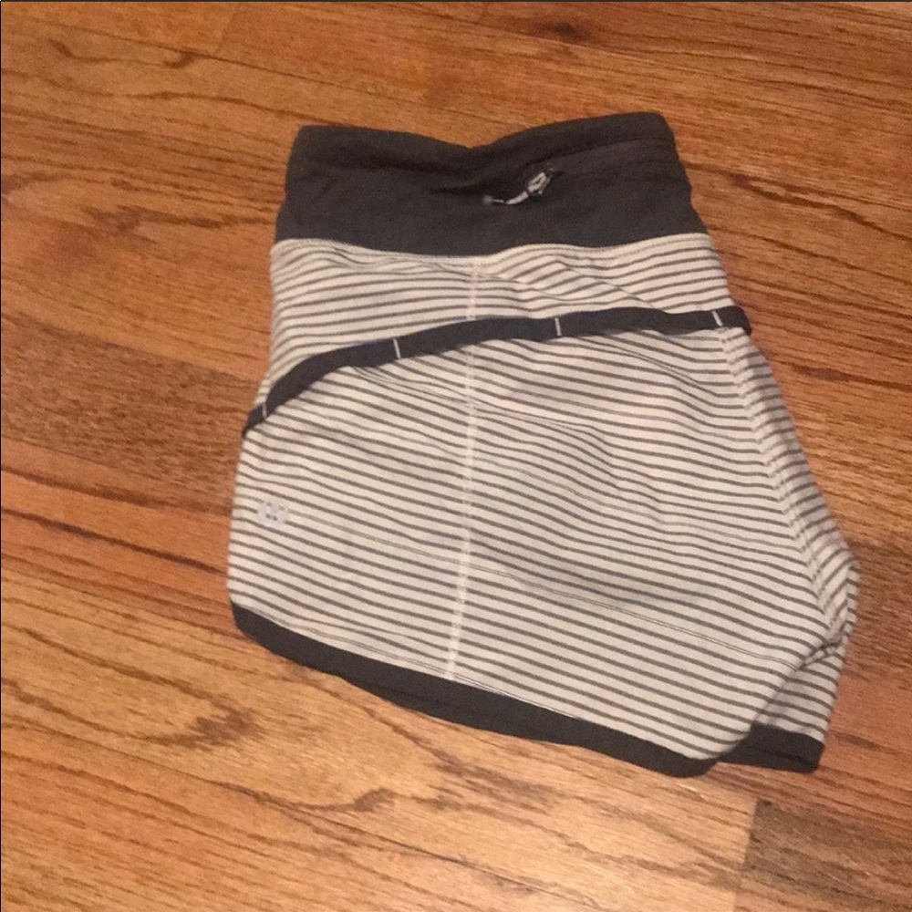 Lululemon angel wing stripe speed shorts size 4
